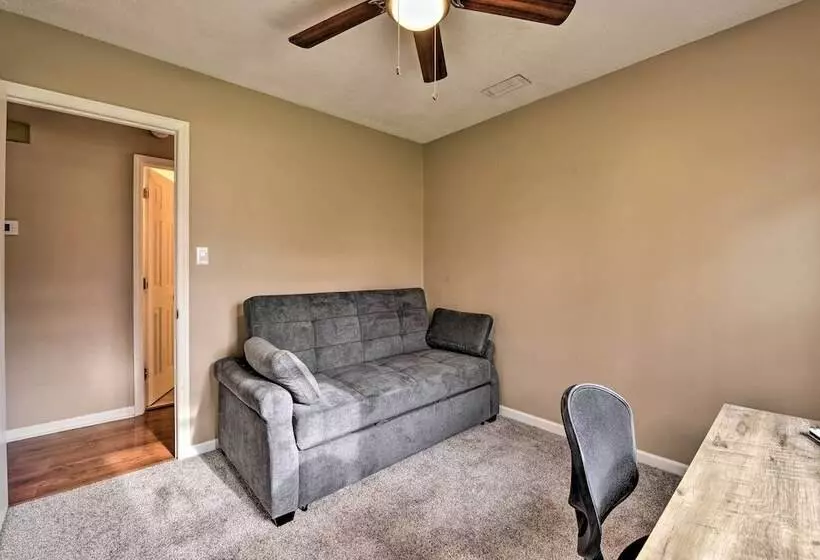 Cozy Home W/ Fenced Yard < 1 Mi Downtown Matthews!