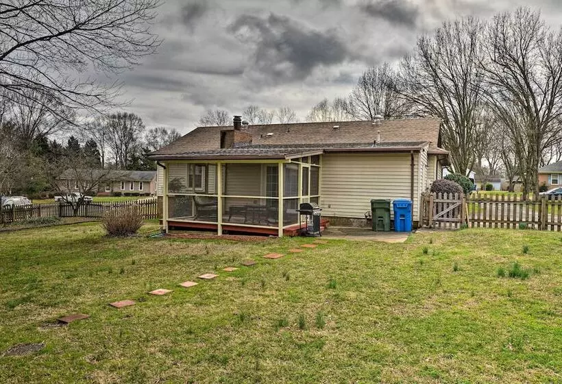 Cozy Home W/ Fenced Yard < 1 Mi Downtown Matthews!