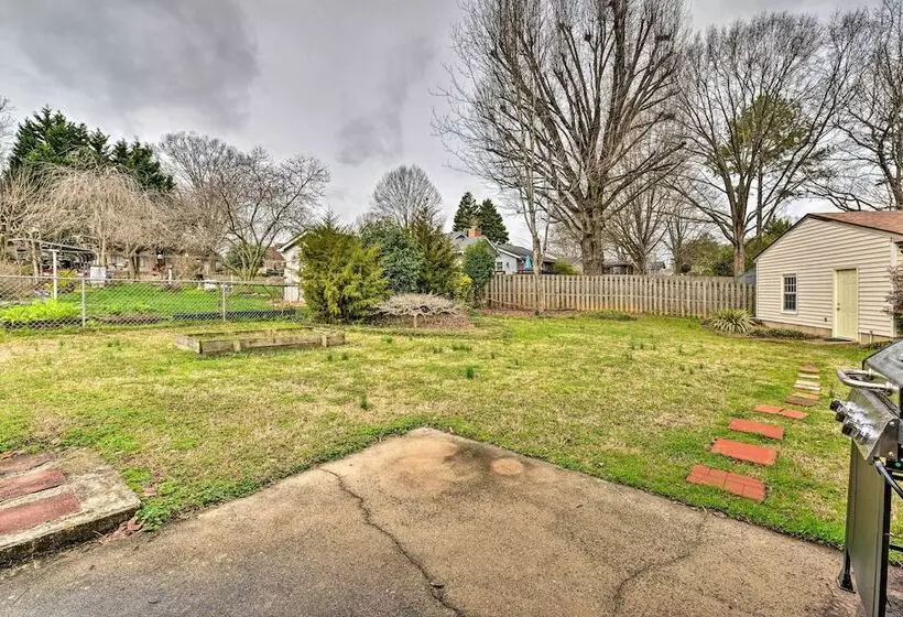 Cozy Home W/ Fenced Yard < 1 Mi Downtown Matthews!