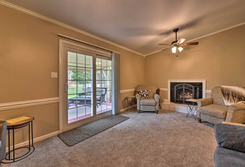 Cozy Home W/ Fenced Yard < 1 Mi Downtown Matthews!