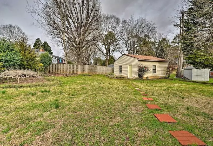 Cozy Home W/ Fenced Yard < 1 Mi Downtown Matthews!