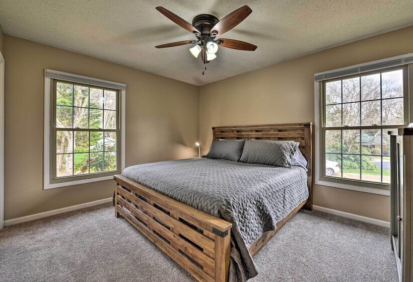 Cozy Home W/ Fenced Yard < 1 Mi Downtown Matthews!