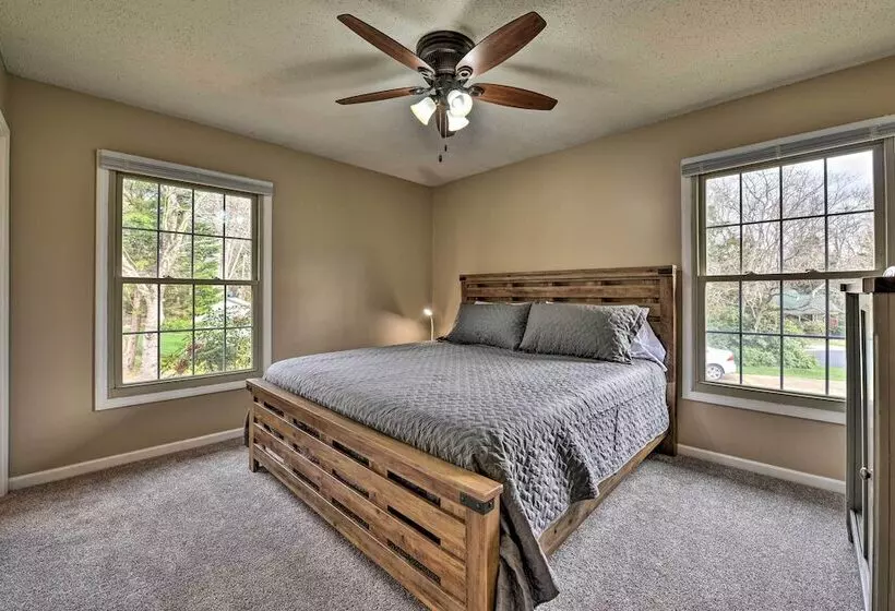 Cozy Home W/ Fenced Yard < 1 Mi Downtown Matthews!