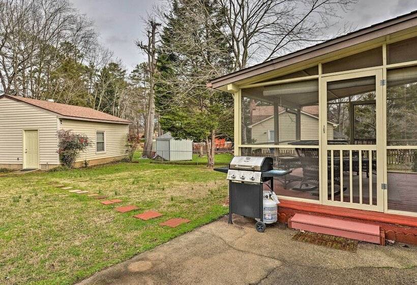 Cozy Home W/ Fenced Yard < 1 Mi Downtown Matthews!