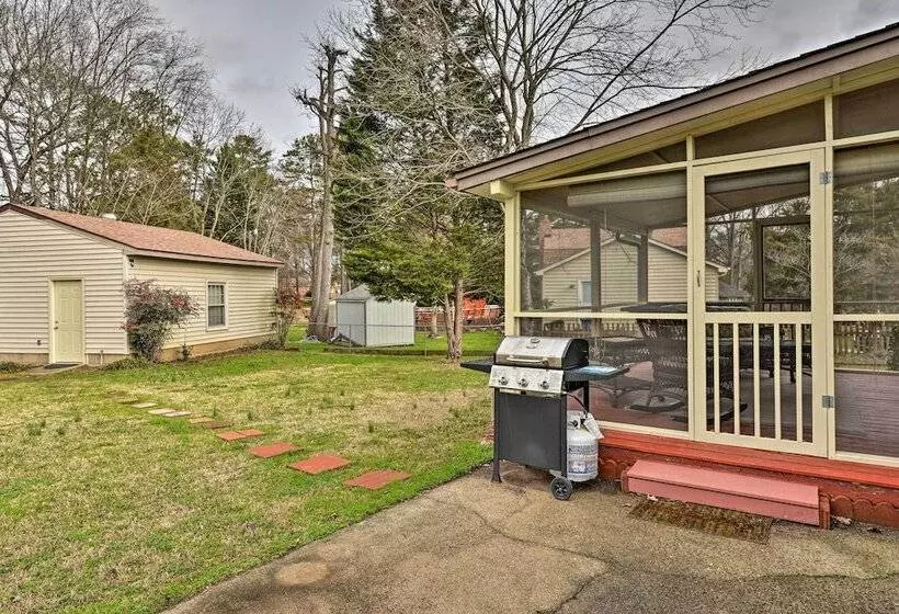 Cozy Home W/ Fenced Yard < 1 Mi Downtown Matthews!