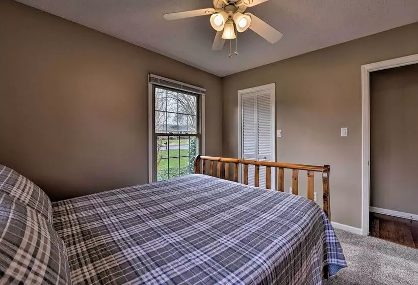 Cozy Home W/ Fenced Yard < 1 Mi Downtown Matthews!