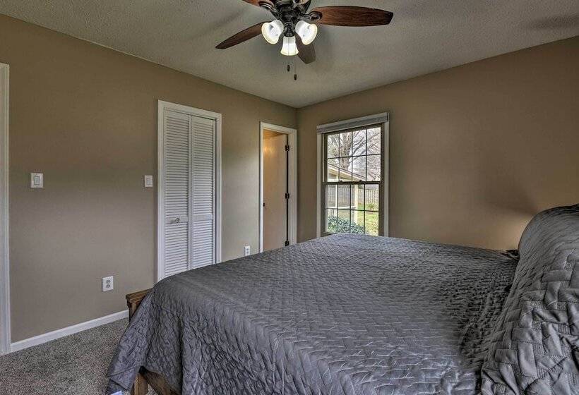 Cozy Home W/ Fenced Yard < 1 Mi Downtown Matthews!