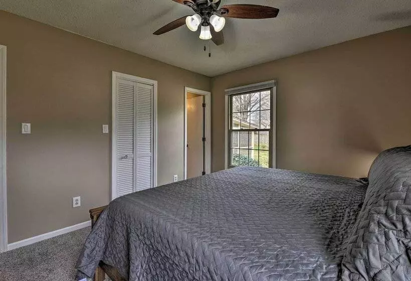 Cozy Home W/ Fenced Yard < 1 Mi Downtown Matthews!