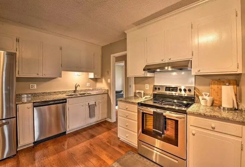 Cozy Home W/ Fenced Yard < 1 Mi Downtown Matthews!