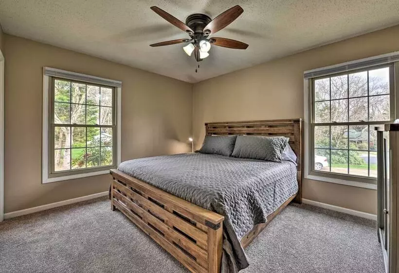 Cozy Home W/ Fenced Yard < 1 Mi Downtown Matthews!