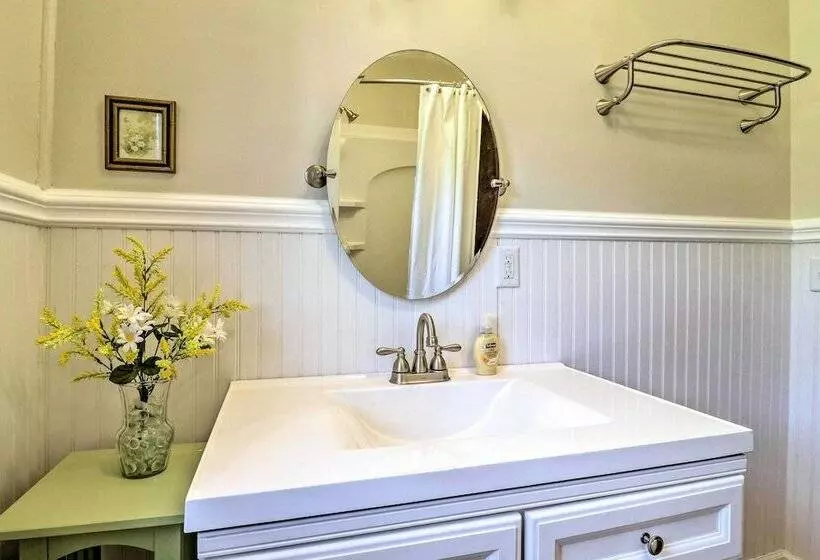 Cozy Home W/ Views < 1 Mi To Lake Junaluska!