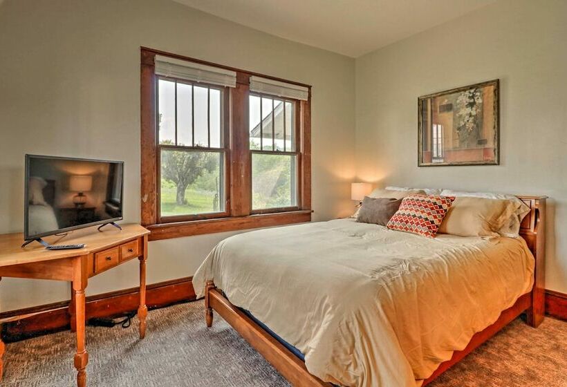 Cozy Home W/ Views < 1 Mi To Lake Junaluska!