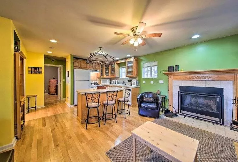 Cozy Home W/ Wood Fireplace: 4 Mi To Big Bear Lake