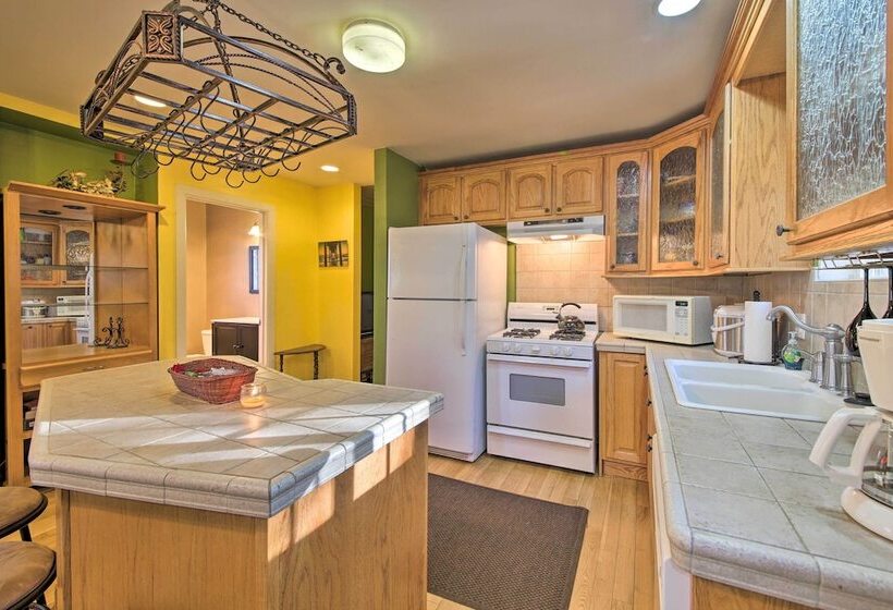 Cozy Home W/ Wood Fireplace: 4 Mi To Big Bear Lake