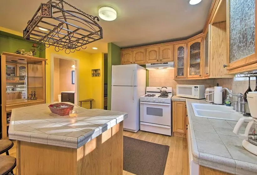 Cozy Home W/ Wood Fireplace: 4 Mi To Big Bear Lake