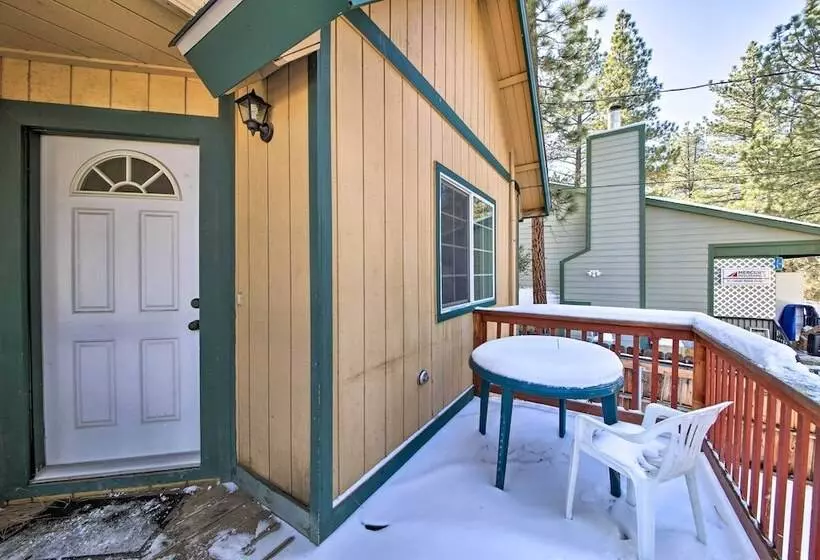 Cozy Home W/ Wood Fireplace: 4 Mi To Big Bear Lake