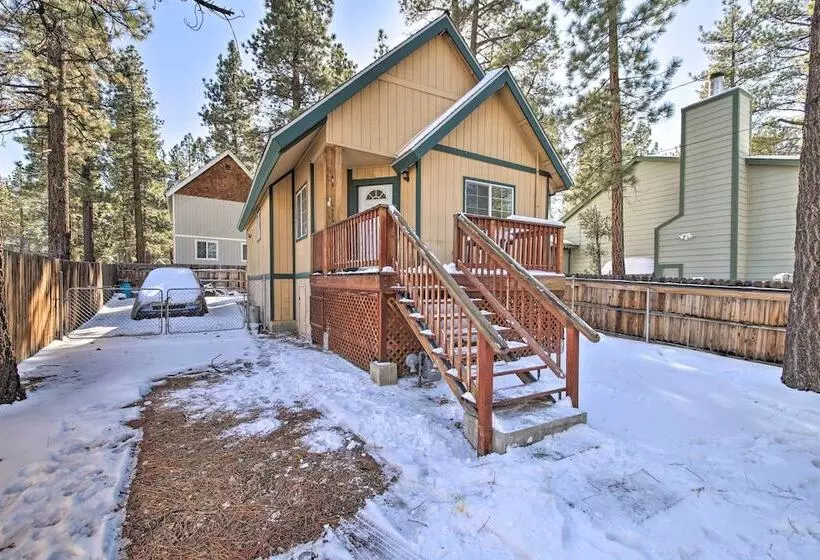 Cozy Home W/ Wood Fireplace: 4 Mi To Big Bear Lake