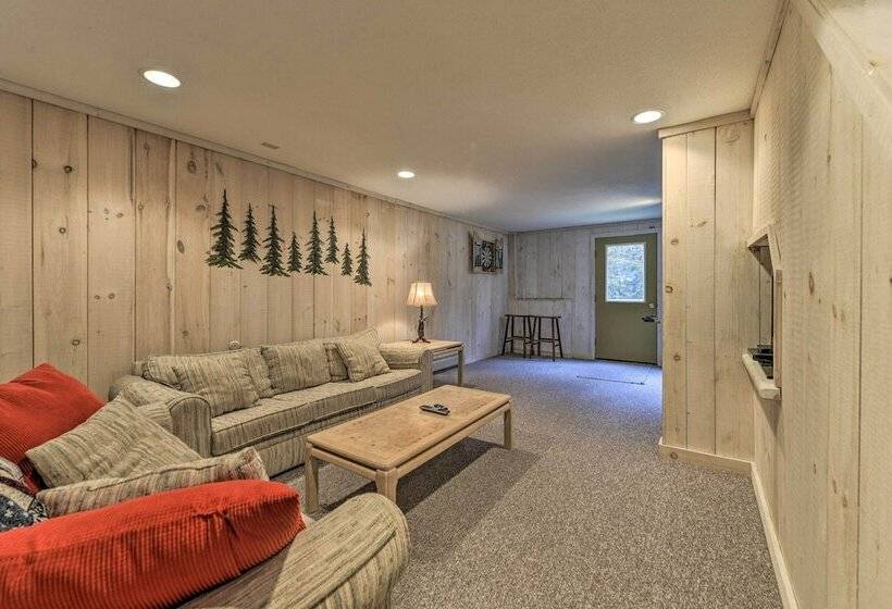 Dover Home: 7 Mi To Mount Snow Grand Summit Resort