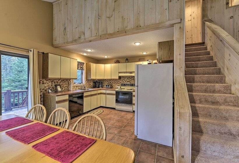 Dover Home: 7 Mi To Mount Snow Grand Summit Resort