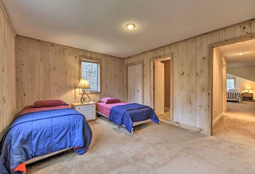 Dover Home: 7 Mi To Mount Snow Grand Summit Resort