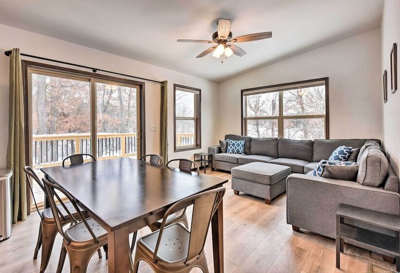 Family Friendly Lakefront Home With Deck!