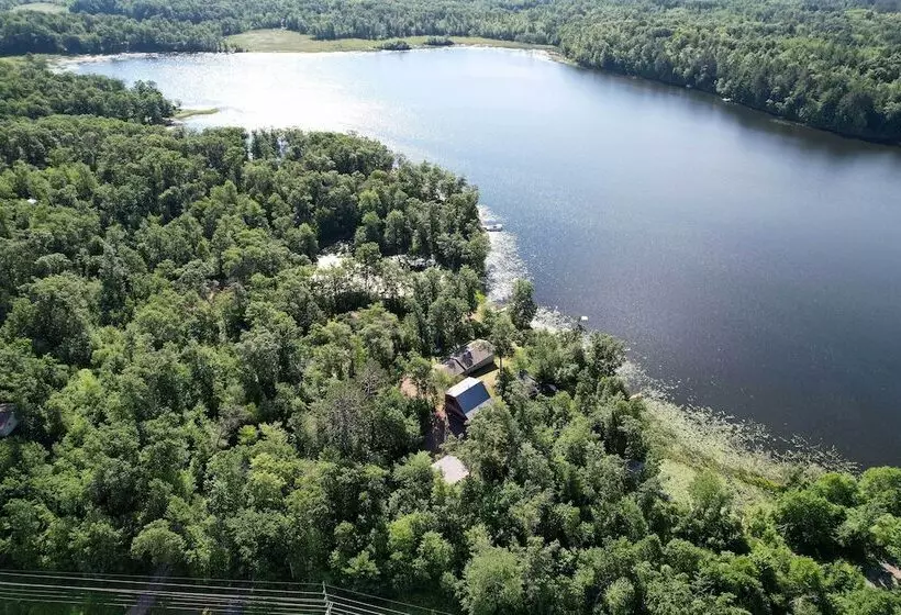 Family Friendly Lakefront Home With Deck!