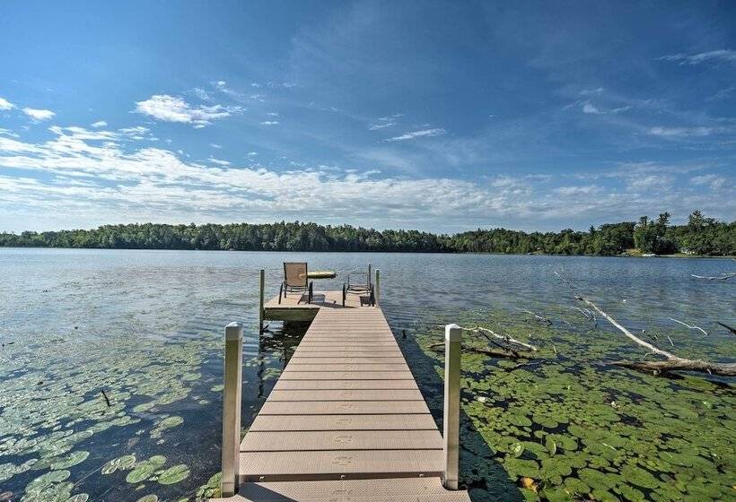 Family Friendly Lakefront Home With Deck!