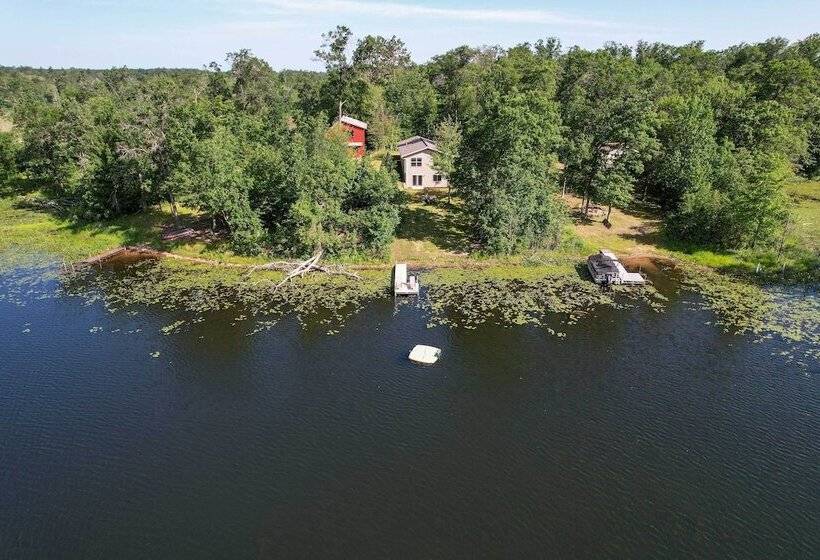Family Friendly Lakefront Home With Deck!
