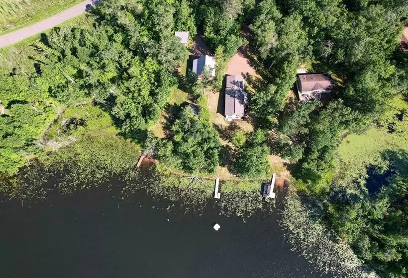 Family Friendly Lakefront Home With Deck!