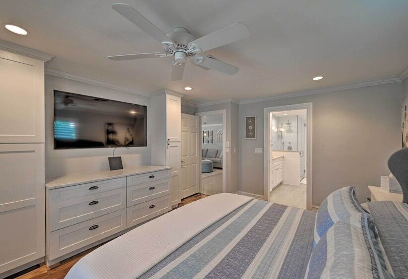 Family Friendly Palm River Estates House!