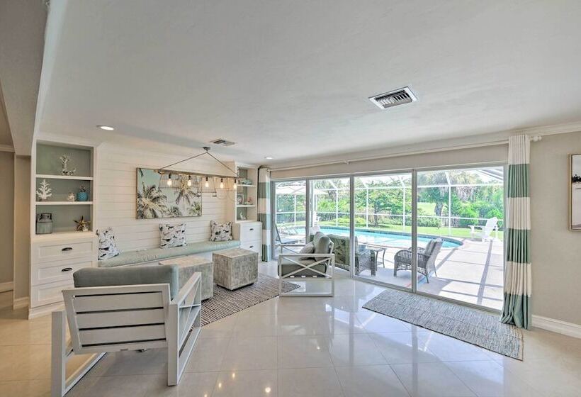 Family Friendly Palm River Estates House!