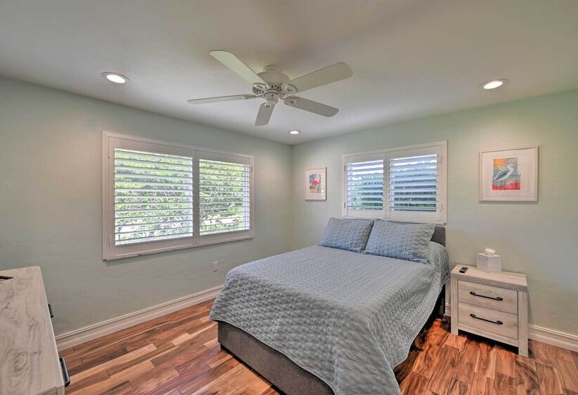 Family Friendly Palm River Estates House!