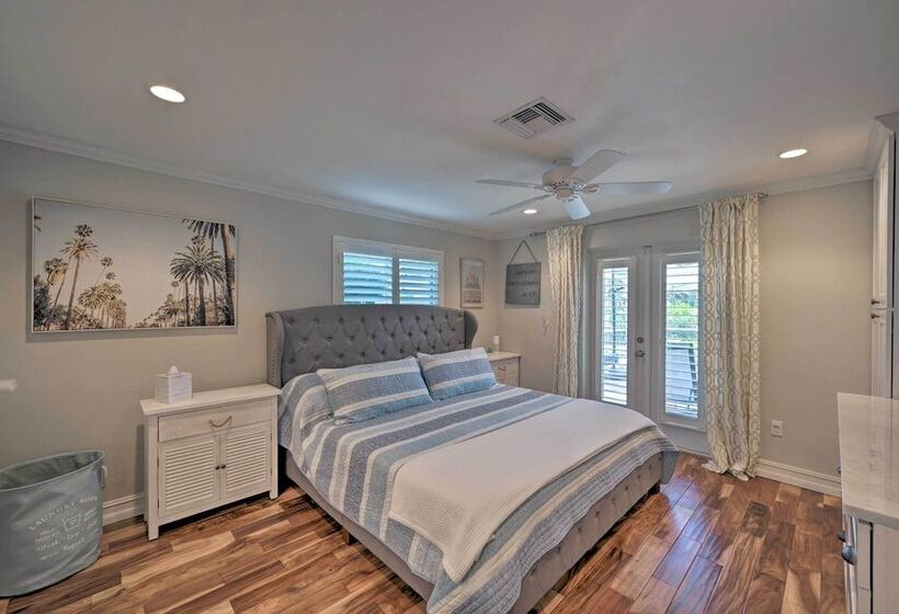 Family Friendly Palm River Estates House!