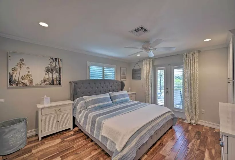 Family Friendly Palm River Estates House!