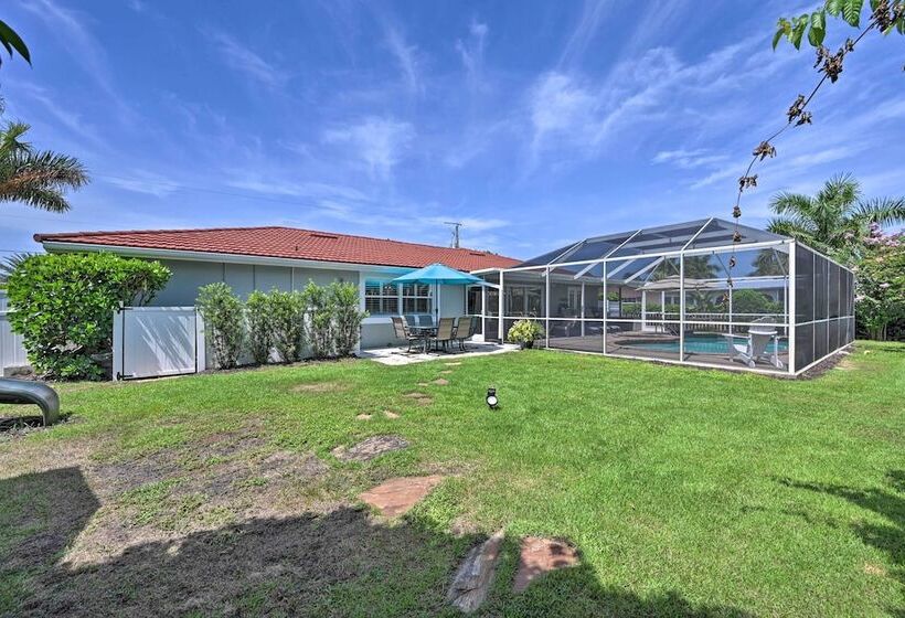 Family Friendly Palm River Estates House!