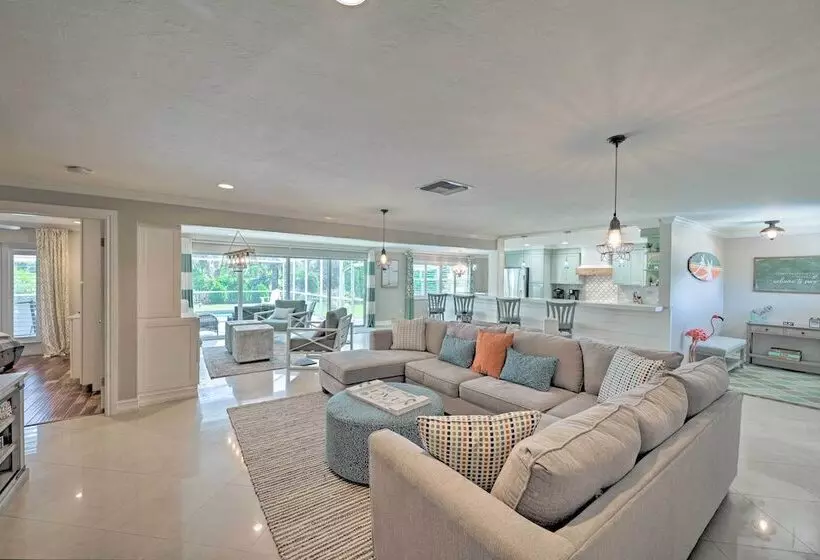 Family Friendly Palm River Estates House!