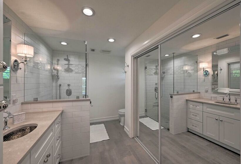 Family Friendly Palm River Estates House!