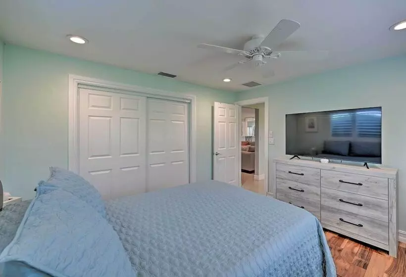 Family Friendly Palm River Estates House!
