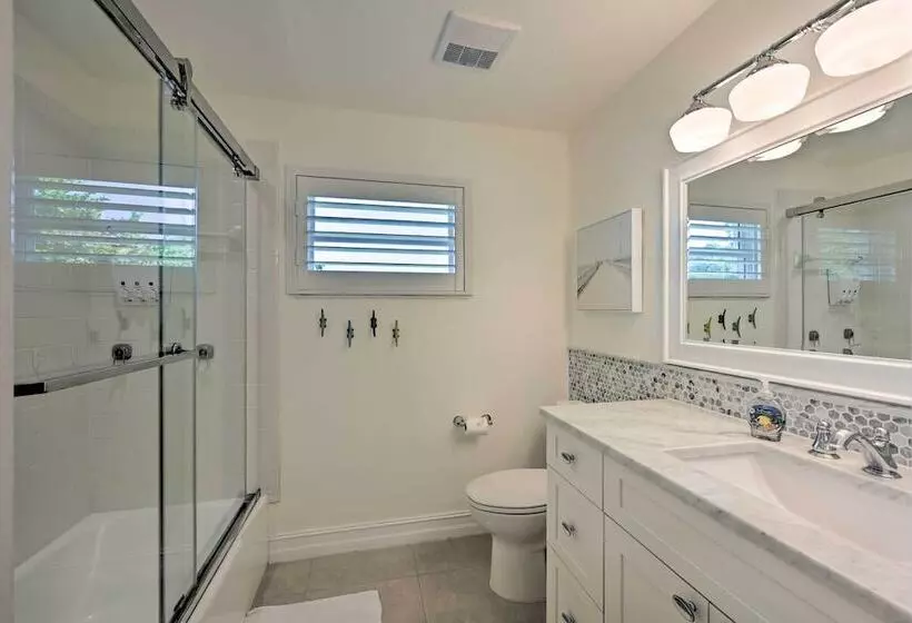 Family Friendly Palm River Estates House!