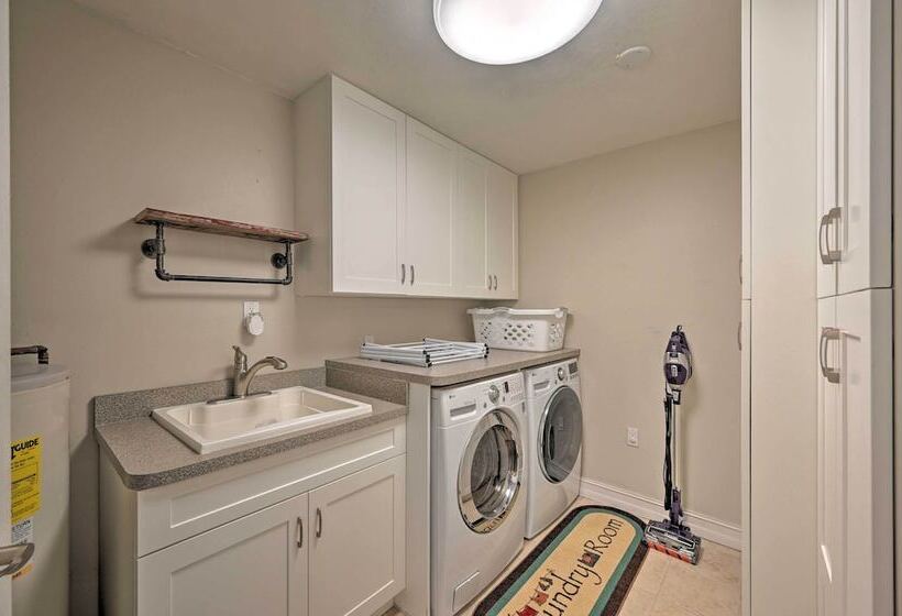 Family Friendly Palm River Estates House!