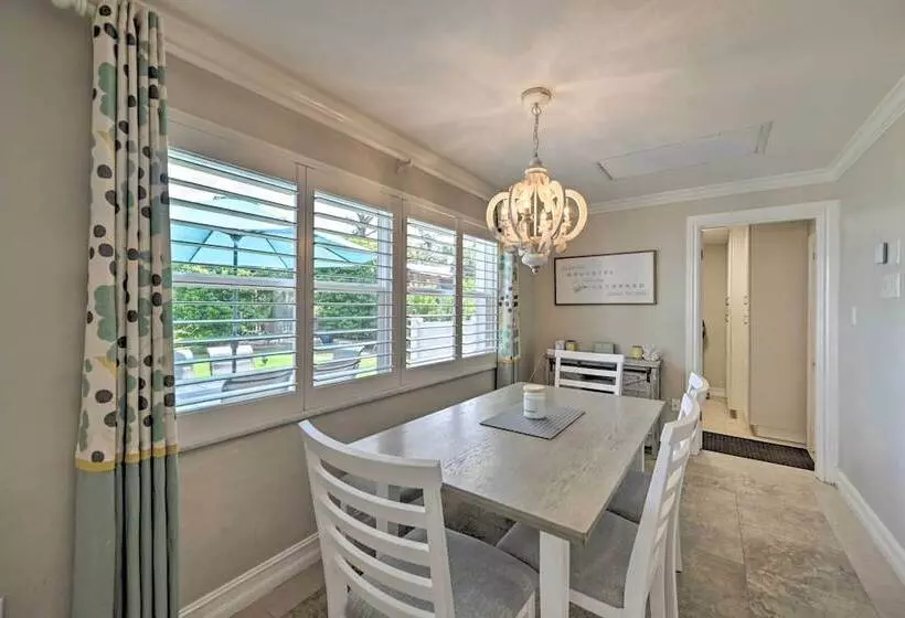 Family Friendly Palm River Estates House!