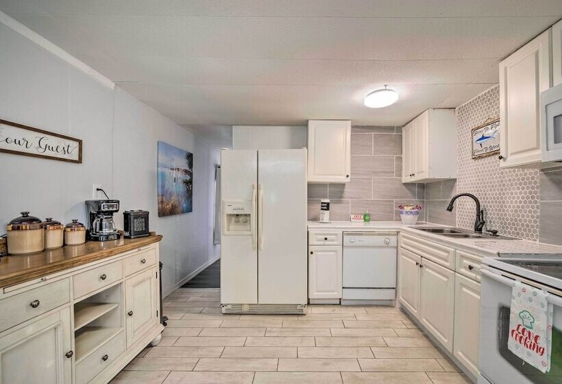 Family Friendly Yankeetown Home W/ Grill!