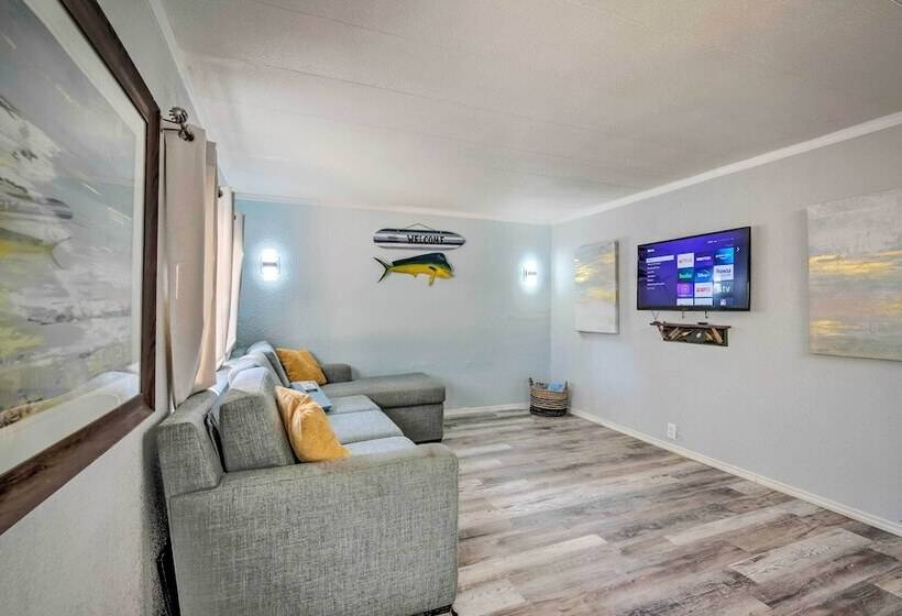 Family Friendly Yankeetown Home W/ Grill!