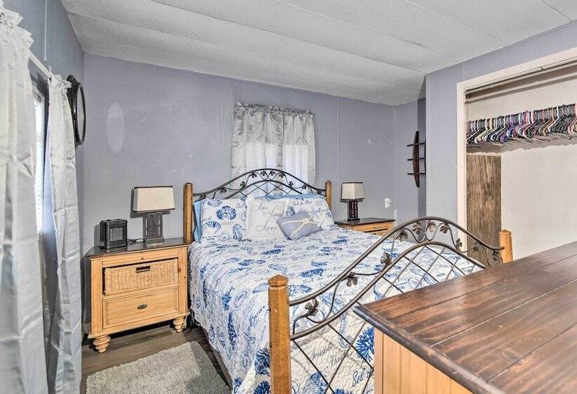 Family Friendly Yankeetown Home W/ Grill!