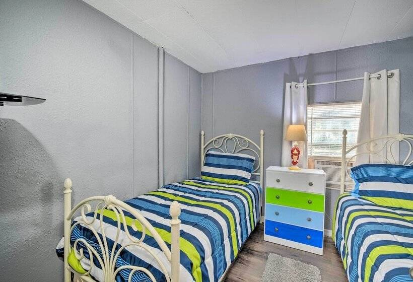 Family Friendly Yankeetown Home W/ Grill!