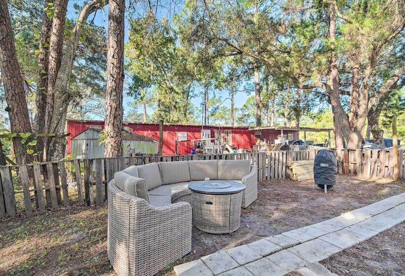 Family Friendly Yankeetown Home W/ Grill!