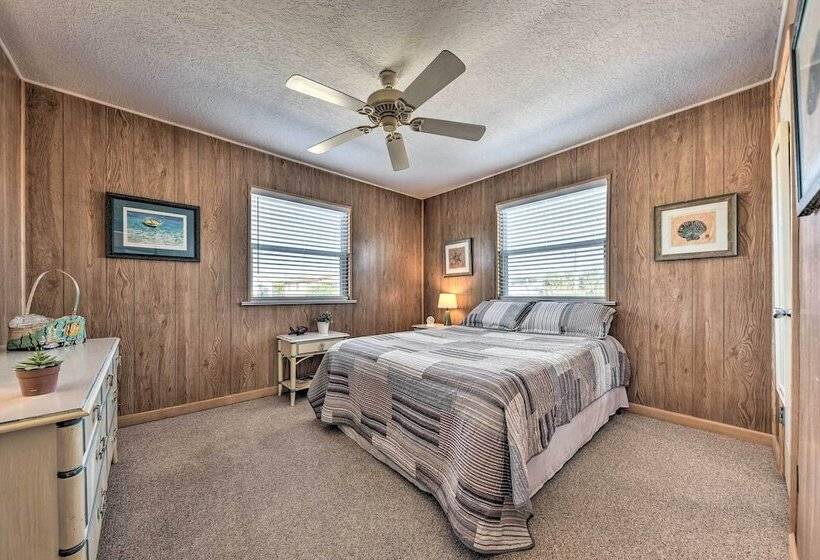 Fernandina Cottage W/ Deck + Direct Beach Access!