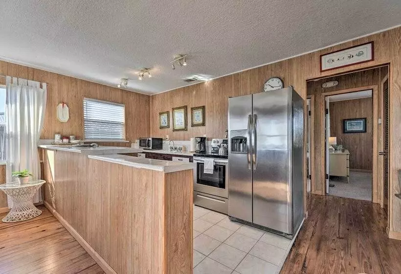 Fernandina Cottage W/ Deck + Direct Beach Access!