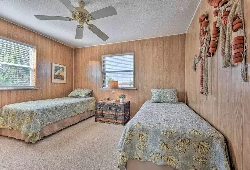Fernandina Cottage W/ Deck + Direct Beach Access!