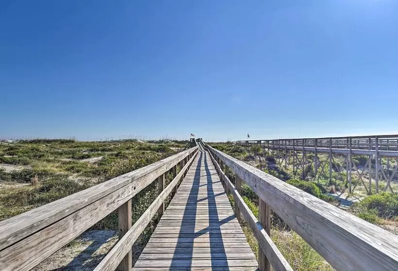 Fernandina Cottage W/ Deck + Direct Beach Access!